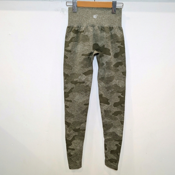 JED NORTH | Women's Olive Camo High-Waisted Skinny Full Length Seamless Leggings - Picture 7 of 8